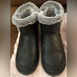 EUC Skechers Cozy Black and Gray Fur-Lined Boots